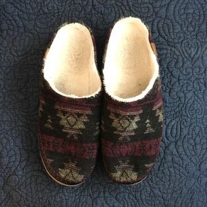 TOMS Tribal Aztec Print “Ivy” Slippers